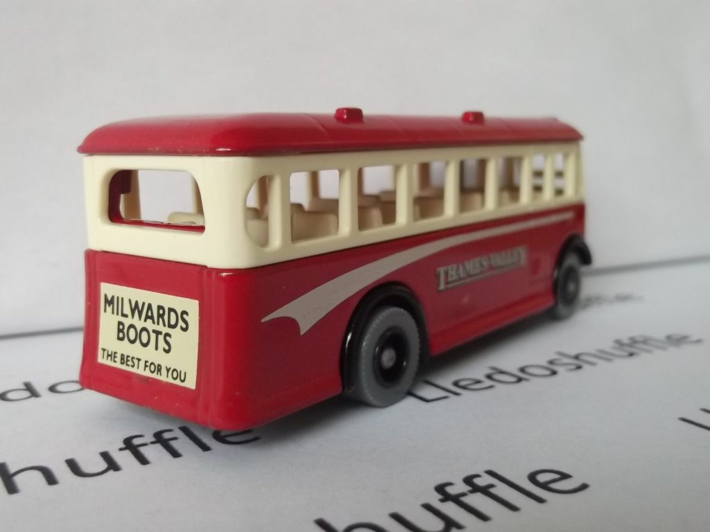 LP017, Code 3, AEC Regal Single Deck Bus, Thames Valley, Milwards Boots
